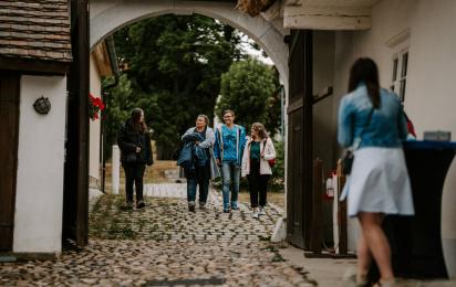 Nenechte si ujít letní kino s rodinnými filmy v příjemném prostředí Selského dvora U Matoušů v Plzni-Bolevci.